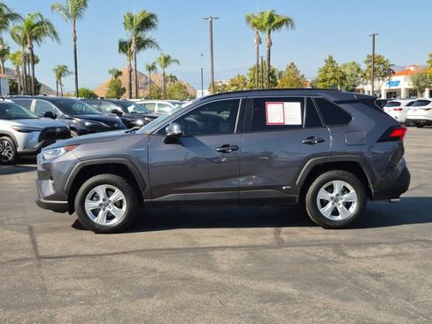 Used 2021 Toyota RAV4 XLE w/ Carpet Mat Package (TMS) AWD/4WD image 9