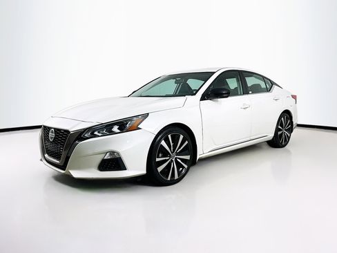 Used 2019 Nissan Altima 2.5 SR w/ SR Premium Package FWD image 3
