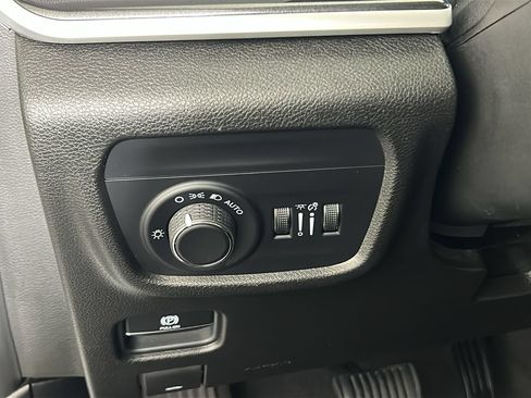 Used 2021 Jeep Grand Cherokee L Laredo AWD/4WD image 23