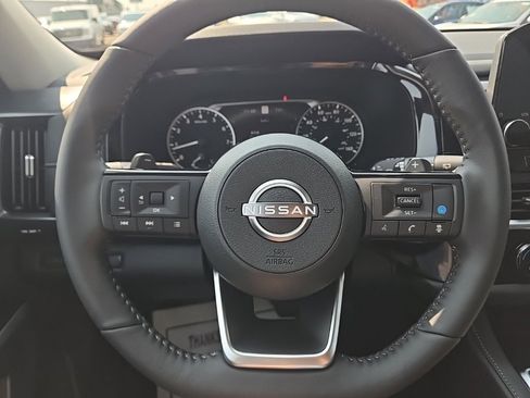 New 2025 Nissan Pathfinder SL image 15