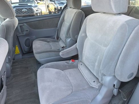 Used 2010 Toyota Sienna LE image 10