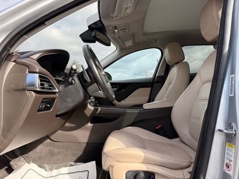 Used 2018 Jaguar F-PACE Prestige image 15