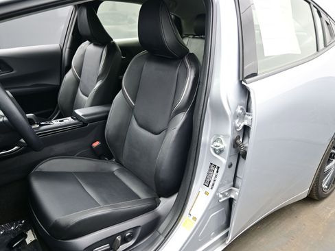 Used 2024 Toyota Prius XLE image 12