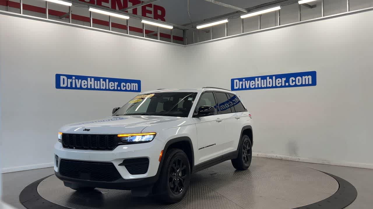 Used 2024 Jeep Grand Cherokee Altitude AWD/4WD image 6