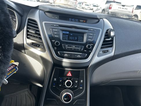 Used 2016 Hyundai Elantra SE image 15