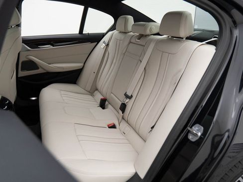 Used 2023 BMW 540i xDrive w/ M Sport Package image 19