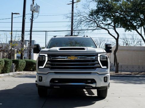 Used 2024 Chevrolet Silverado 3500 High Country w/ High Country Premium Package image 4