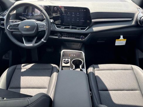 New 2026 Chevrolet Equinox LT w/ Convenience Package II FWD image 6