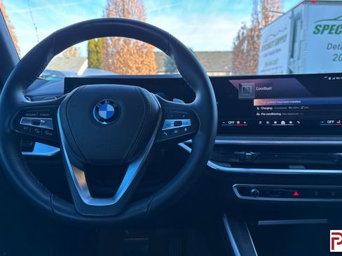 Used 2026 BMW X5 xDrive50e image 18