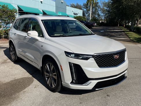 Used 2021 Cadillac XT6 Premium Luxury image 2