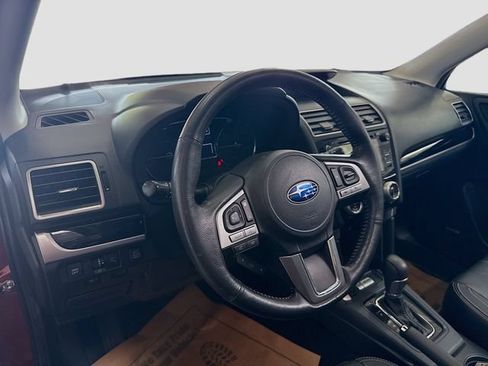 Used 2018 Subaru Forester 2.5i Touring AWD/4WD image 10