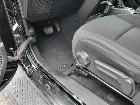 Used 2020 Jeep Wrangler Unlimited Sahara AWD/4WD image 22
