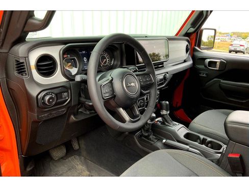 Used 2025 Jeep Wrangler Sport S image 12