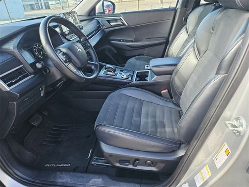 Used 2024 Mitsubishi Outlander SE image 11