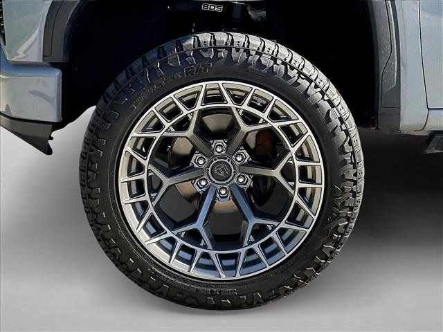 Used 2025 GMC Sierra 1500 Denali AWD/4WD image 8