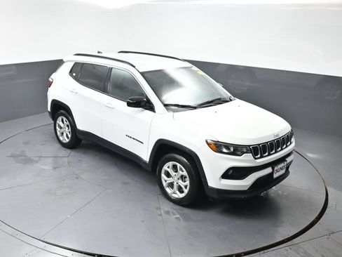 Used 2024 Jeep Compass Latitude AWD/4WD image 43