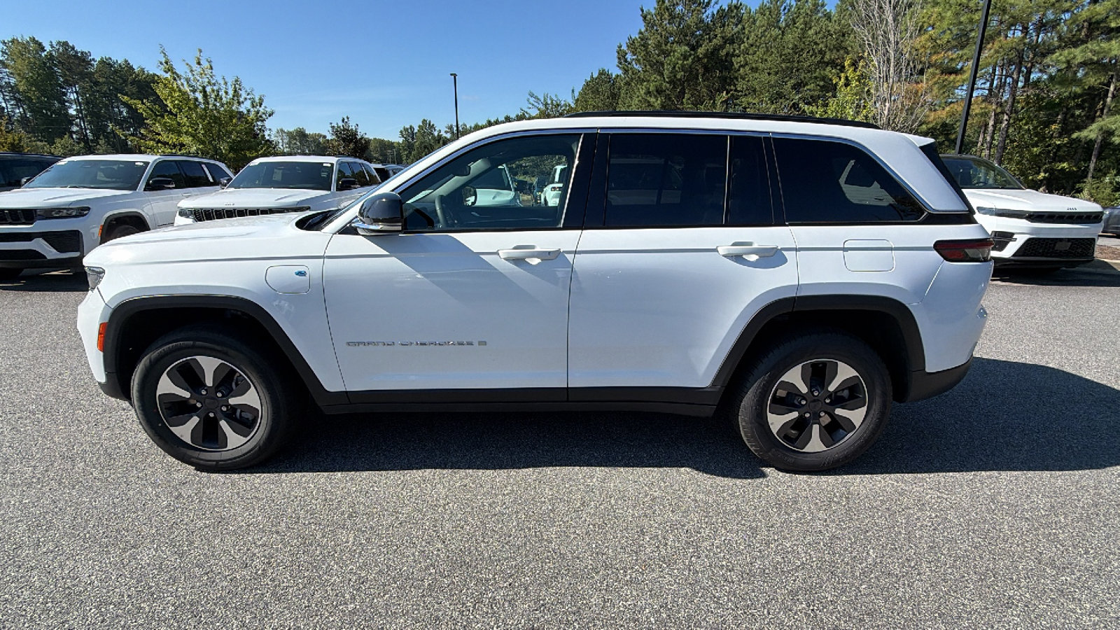 Used 2024 Jeep Grand Cherokee Limited 4xe AWD/4WD image 11