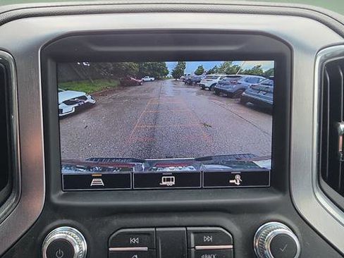 Used 2022 GMC Sierra 2500 SLE w/ SLE Value Package; AWD/4WD image 16