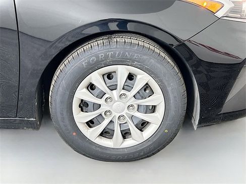 Used 2024 Kia Forte LX image 33