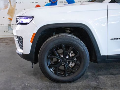 Used 2025 Jeep Grand Cherokee Altitude AWD/4WD image 15