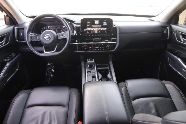 Certified 2025 Nissan Pathfinder SL FWD image 23