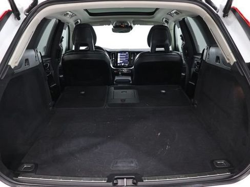 Used 2018 Volvo XC60 T5 Momentum w/ Vision Package AWD/4WD image 32