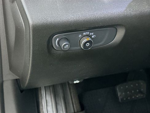Used 2019 Chevrolet Traverse LS FWD image 16