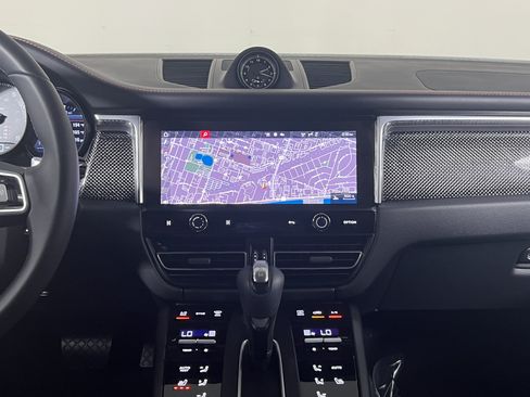 Certified 2025 Porsche Macan S AWD/4WD image 19