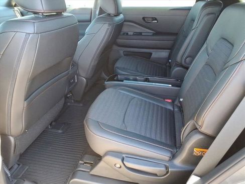 New 2025 Nissan Pathfinder Rock Creek image 5