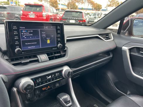 Used 2021 Toyota RAV4 SE w/ Weather & Moonroof Package image 53