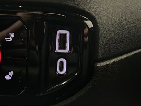 Used 2023 GMC Sierra 1500 SLT image 41