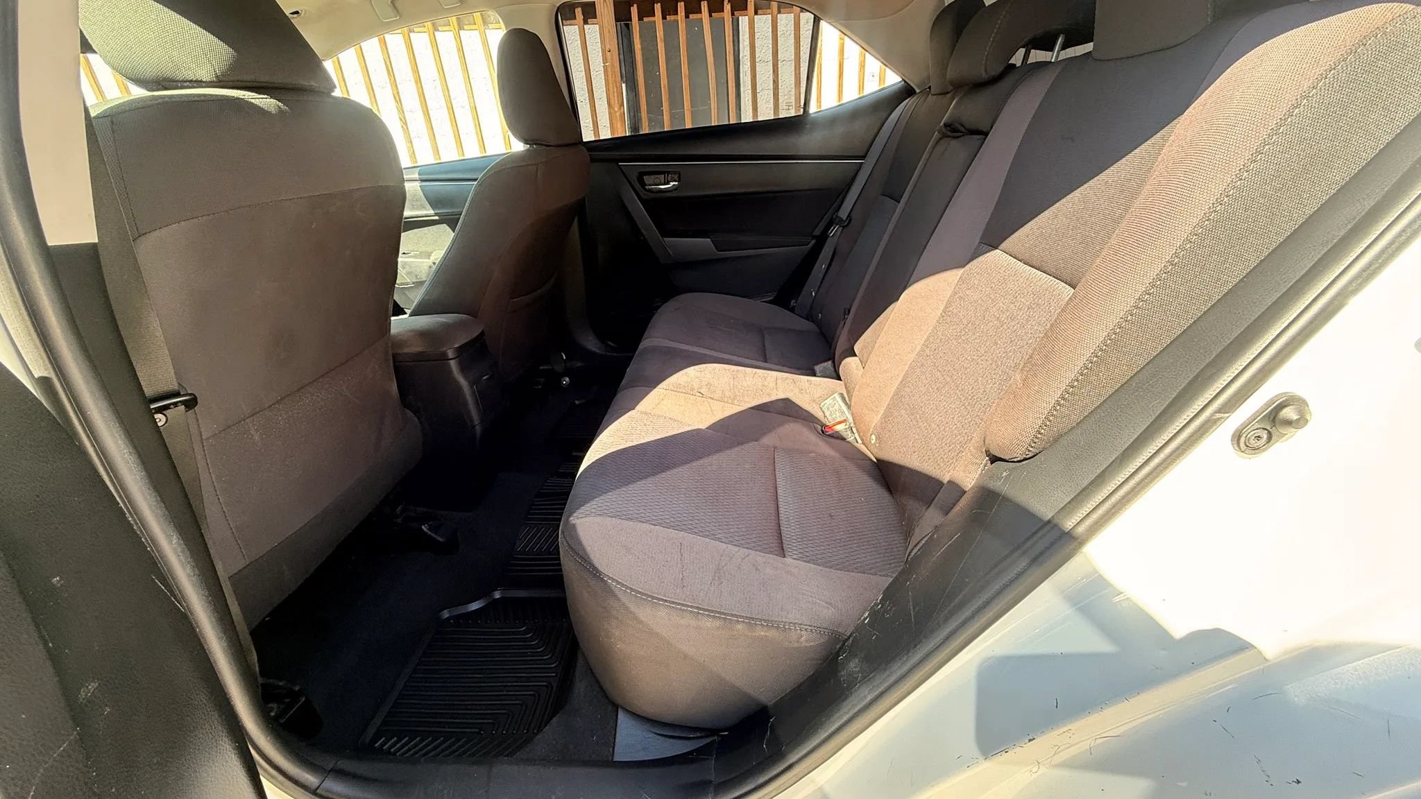 Used 2017 Toyota Corolla LE FWD image 9