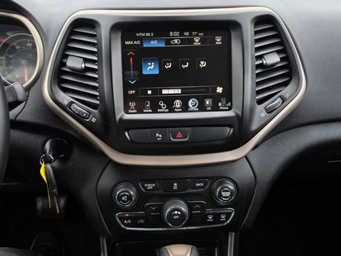 Used 2017 Jeep Cherokee Latitude w/ Safety/Convenience Group FWD image 15