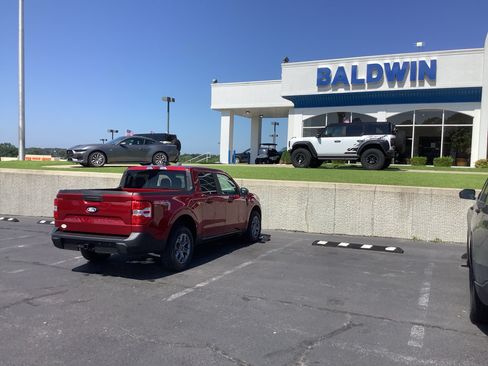 New 2026 Ford Maverick XLT w/ XLT Luxury Package AWD/4WD image 7