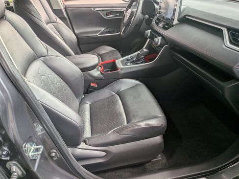 Certified 2022 Toyota RAV4 TRD Off-Road image 36