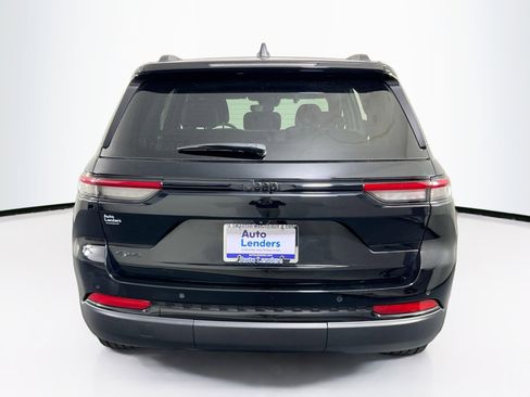 Used 2023 Jeep Grand Cherokee Altitude image 6