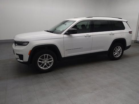 Used 2023 Jeep Grand Cherokee L Laredo RWD image 2