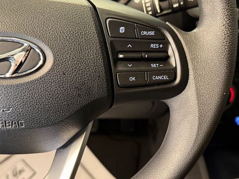 Used 2021 Hyundai Venue SE FWD image 12