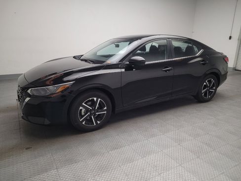 Used 2025 Nissan Sentra SV image 2