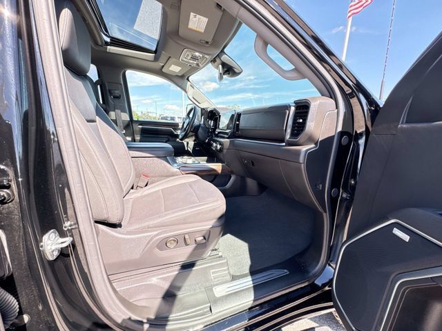 Used 2026 GMC Sierra 2500 SLT w/ SLT Premium Package AWD/4WD image 30