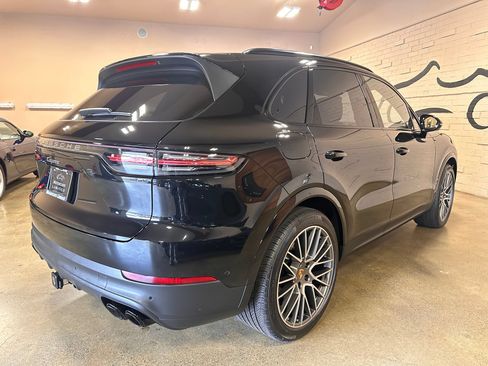 Used 2023 Porsche Cayenne Platinum Edition AWD/4WD image 15