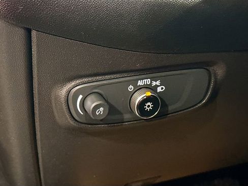 Used 2022 Chevrolet Equinox RS image 11