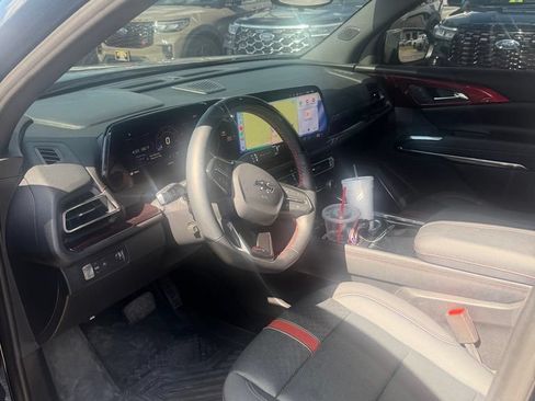 Used 2026 Chevrolet Traverse RS FWD image 5