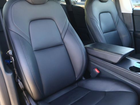 Used 2023 Tesla Model Y Performance AWD/4WD image 15