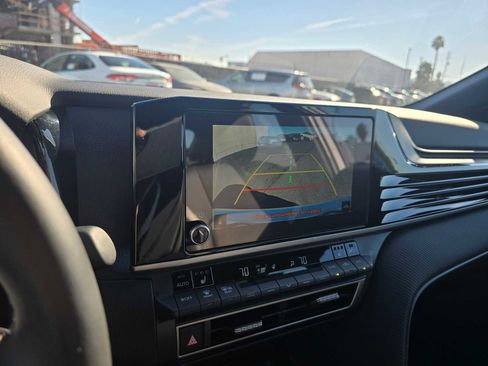 Used 2025 Toyota Camry SE image 27