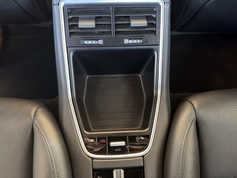 Used 2018 Porsche Panamera 4 image 27