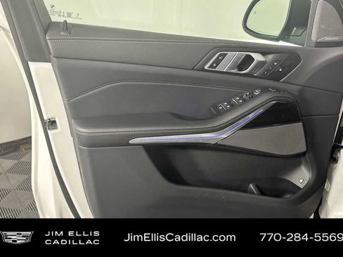 Used 2025 BMW X5 xDrive50e image 9