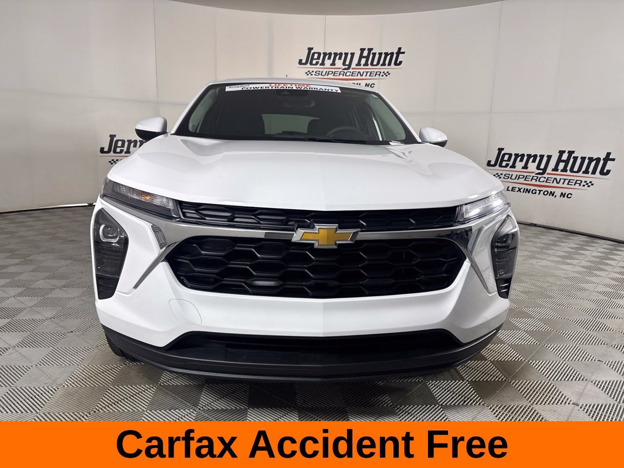 Used 2025 Chevrolet Trax LS w/ LS Convenience Package FWD image 3