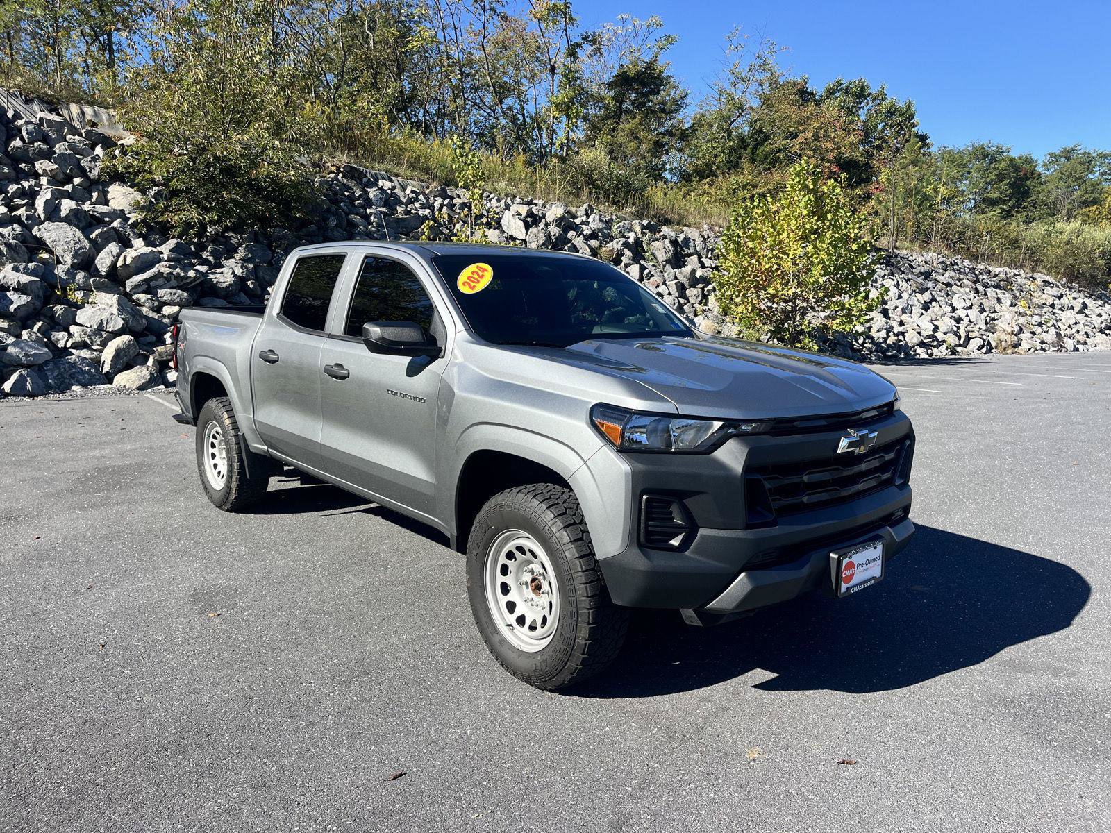 Used 2024 Chevrolet Colorado W/T w/ WT Convenience Package II AWD/4WD image 1