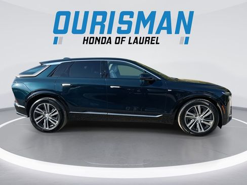Used 2024 Cadillac Lyriq Luxury AWD/4WD image 9